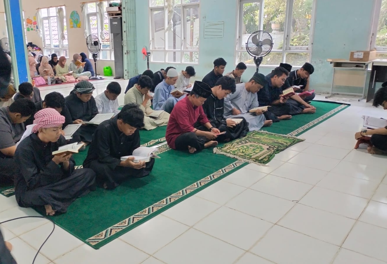 Doa dan Buka bersama siswa kelas XII SMKN 17 Samarinda Doa dan Buka bersama siswa kelas XII SMKN 17 Samarinda